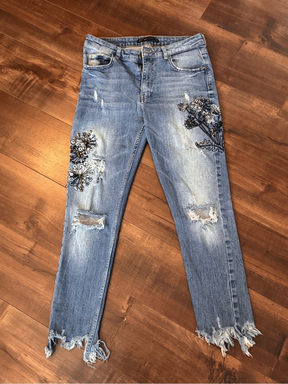 Zara Embroidered light blue denim sz 4